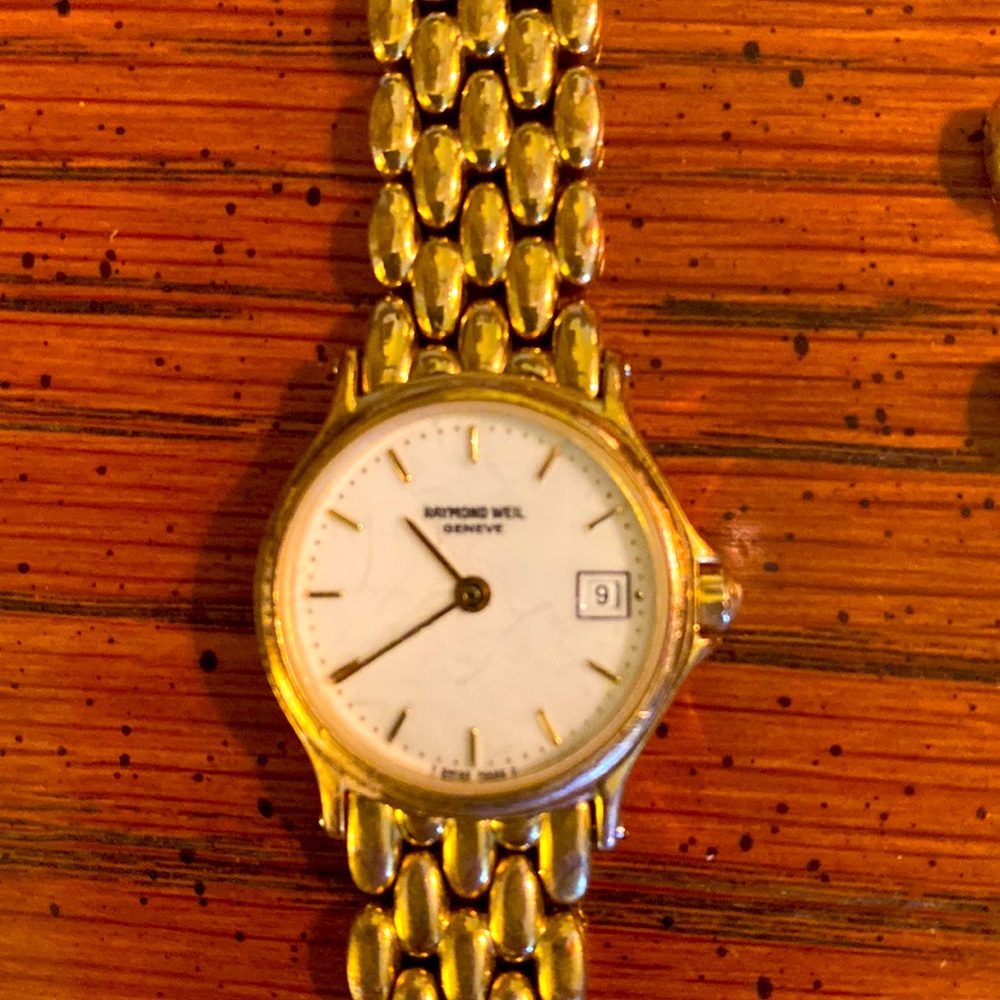 EUC Raymond Weil Geneva Gold Electroplated Watch in Perfect Running Condition.